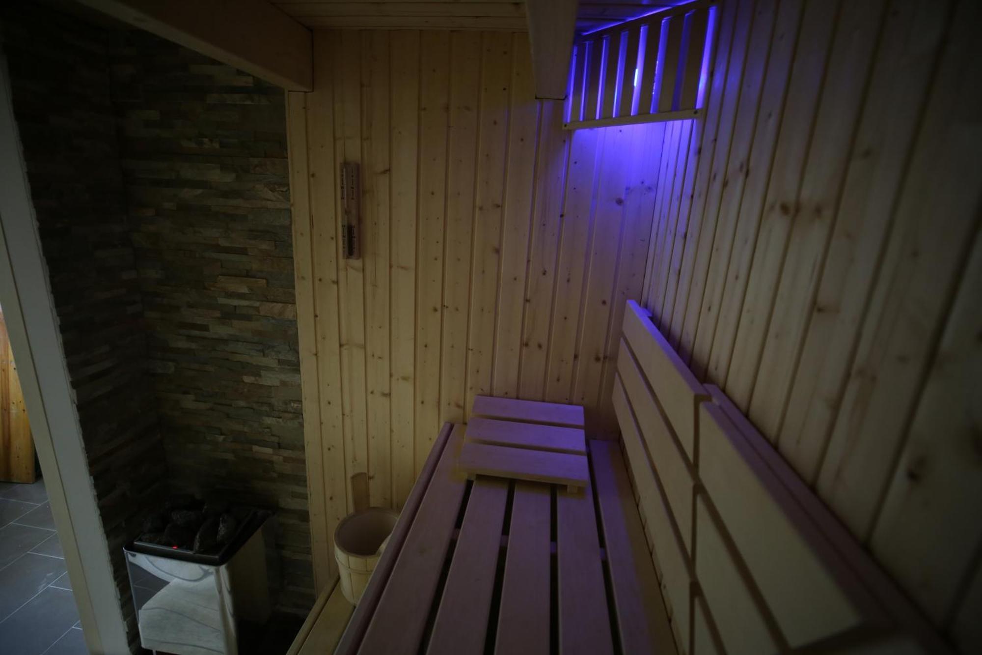 Eine Sehr Gemuetliche Dachgeschoss Ferienwohnung Ihlow  Exterior photo